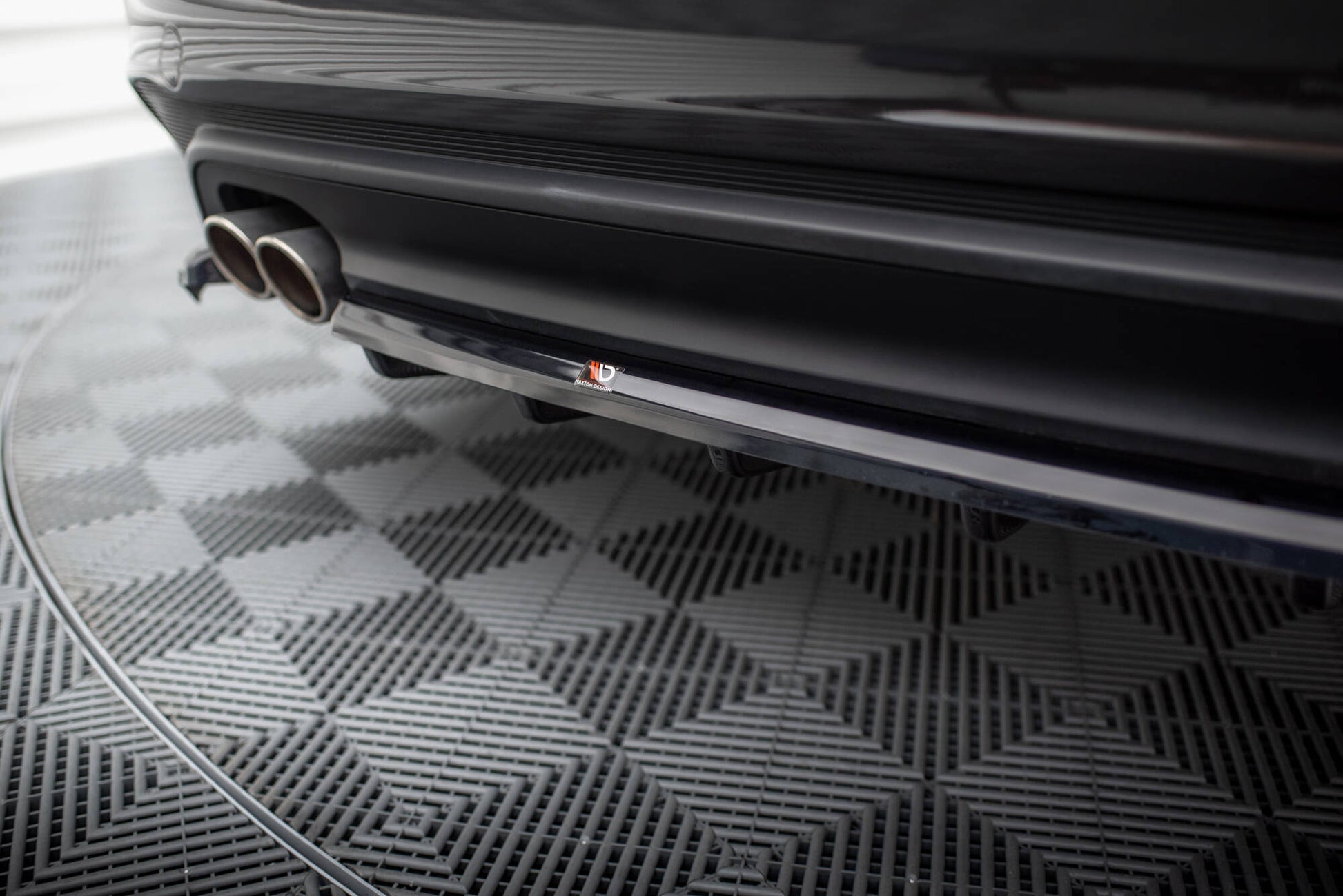 Maxton Mittlerer Diffusor Heck Ansatz DTM Look für Jaguar XE X760 Facelift schwarz Hochglanz