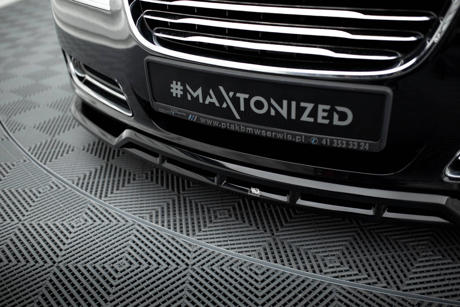 Maxton Front Ansatz für Chrysler 300 Mk2 schwarz Hochglanz