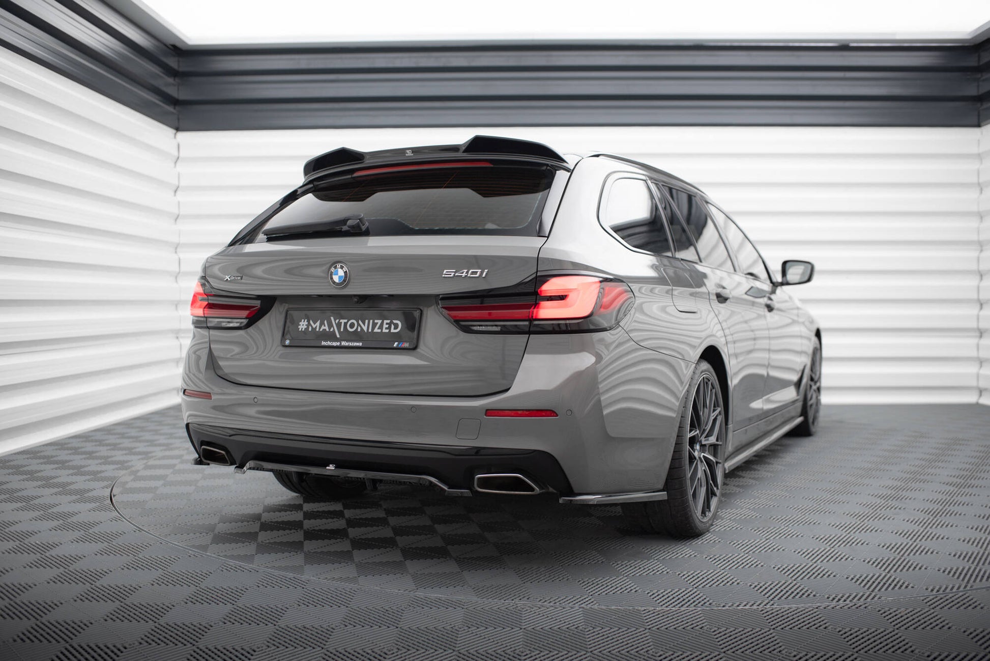 Maxton Spoiler CAP für 3D V.1 BMW 5er Touring G31 schwarz Hochglanz