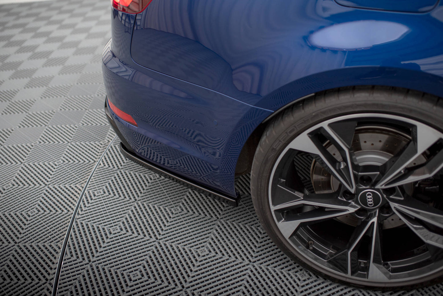 Maxton Heck Ansatz Flaps Diffusor für Audi A4 Competition B9  schwarz Hochglanz