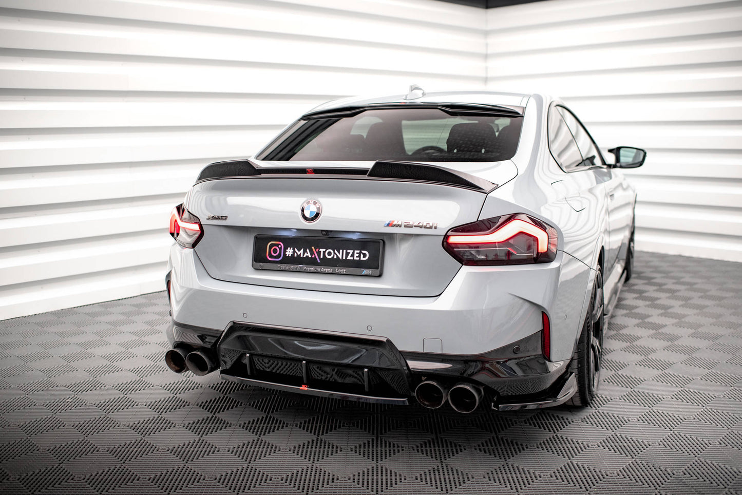 Maxton Mittlerer Diffusor Heck Ansatz für BMW 2 Coupe M240i G42 schwarz Hochglanz