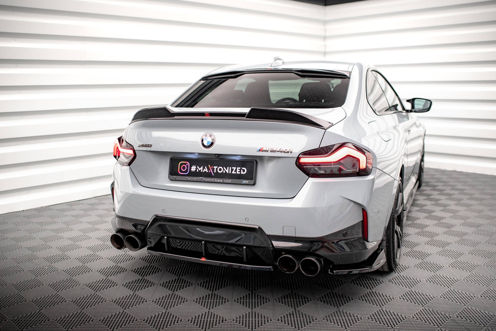 Maxton Mittlerer Diffusor Heck Ansatz für BMW 2 Coupe M240i G42 schwarz Hochglanz