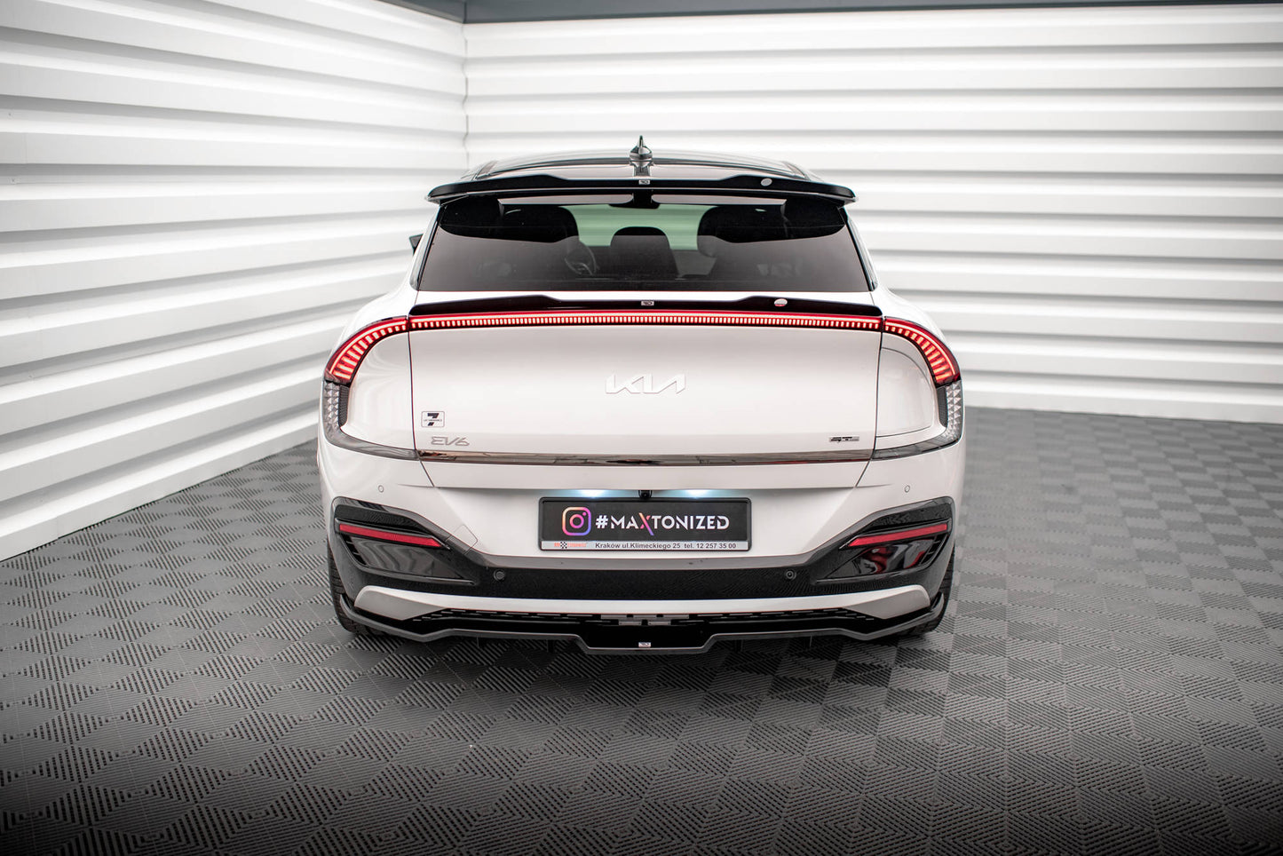 Maxton Mittlerer Diffusor Heck Ansatz DTM Look für Kia EV6 GT-Line Mk1 schwarz Hochglanz