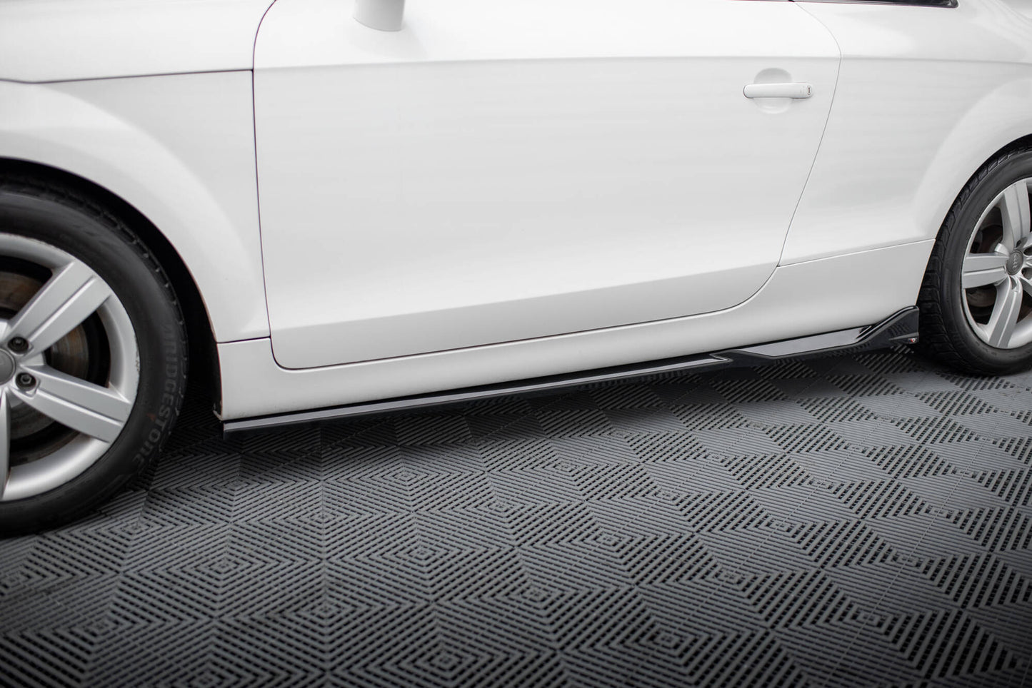 Maxton Seitenschweller Ansatz für Audi TT 8J schwarz Hochglanz
