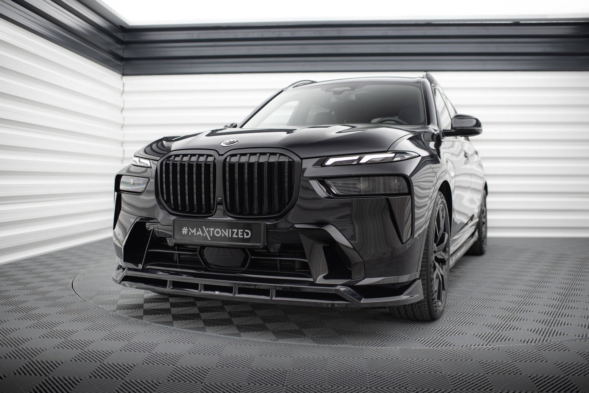 Maxton Front Ansatz für BMW X7 M-Paket G07 Facelift schwarz Hochglanz