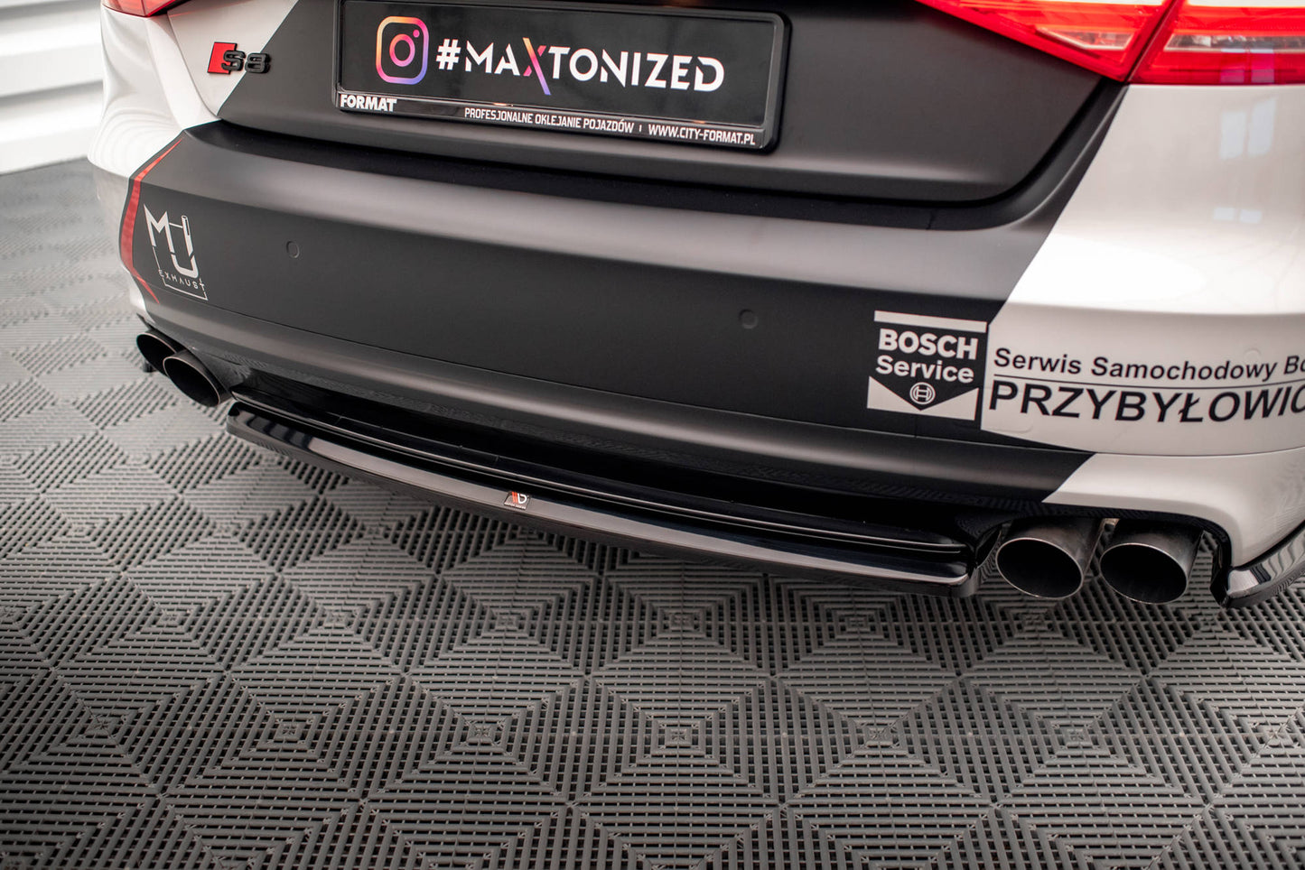 Maxton Mittlerer Diffusor Heck Ansatz für Audi S8 D4 schwarz Hochglanz