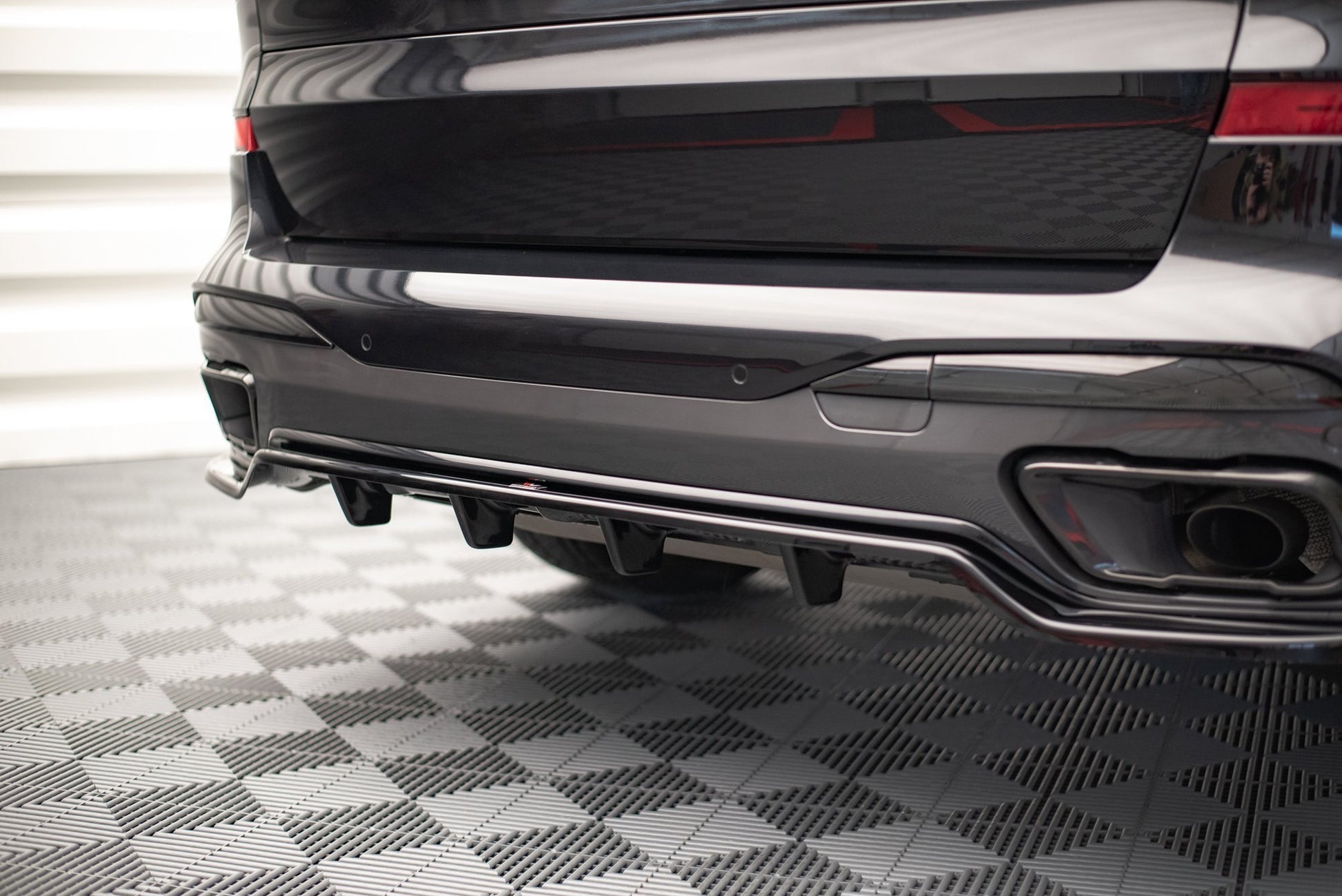 Maxton Mittlerer Diffusor Heck Ansatz DTM Look für BMW X7 M G07 schwarz Hochglanz