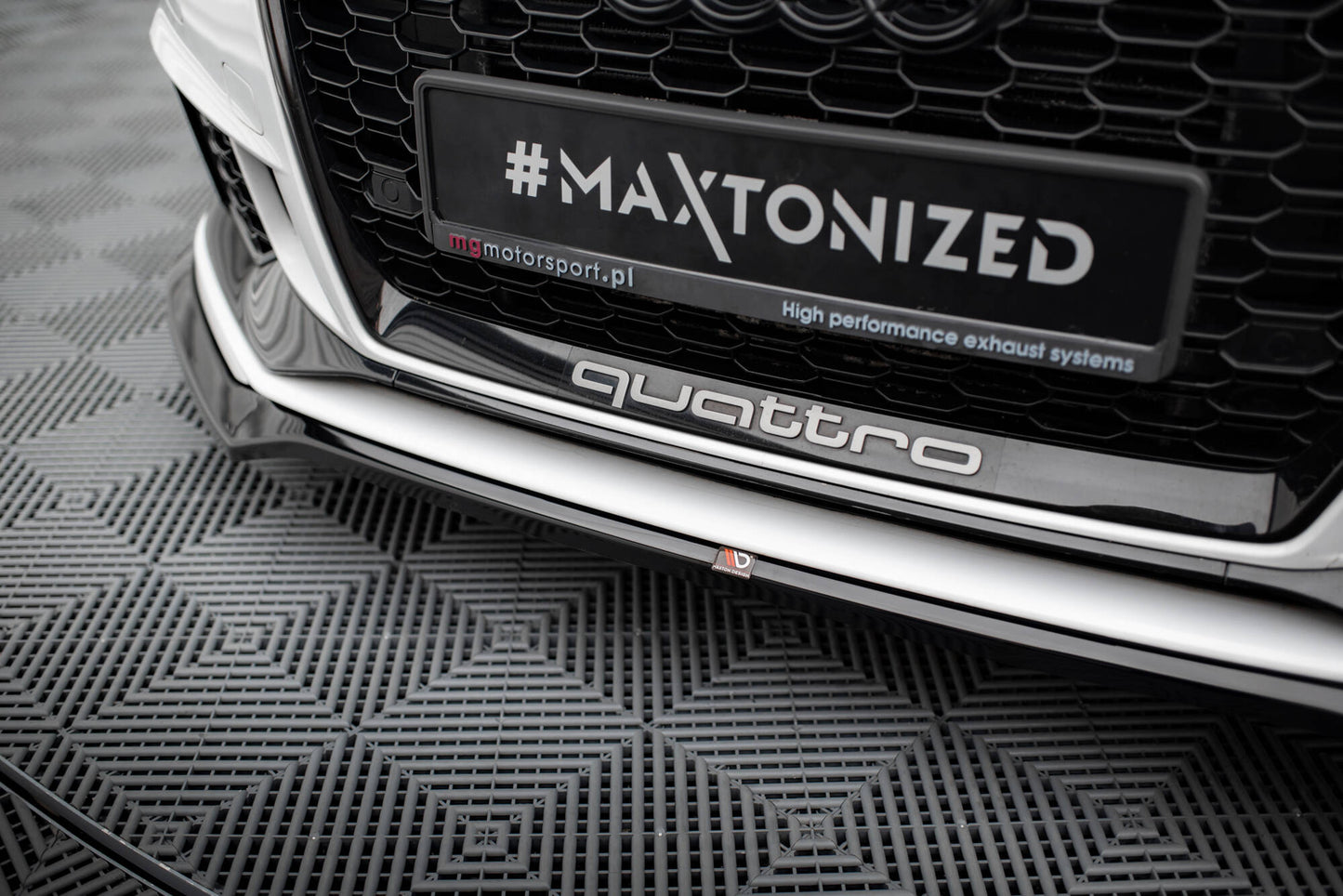 Maxton Front Ansatz V.5 für Audi RS3 Limousine 8V Facelift schwarz Hochglanz