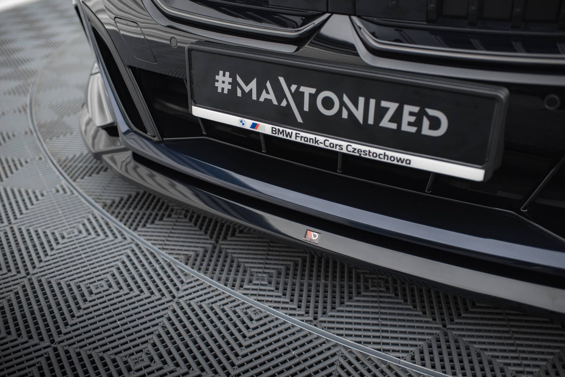 Maxton Front Ansatz V.2 für BMW 5er M-Paket G60 schwarz Hochglanz