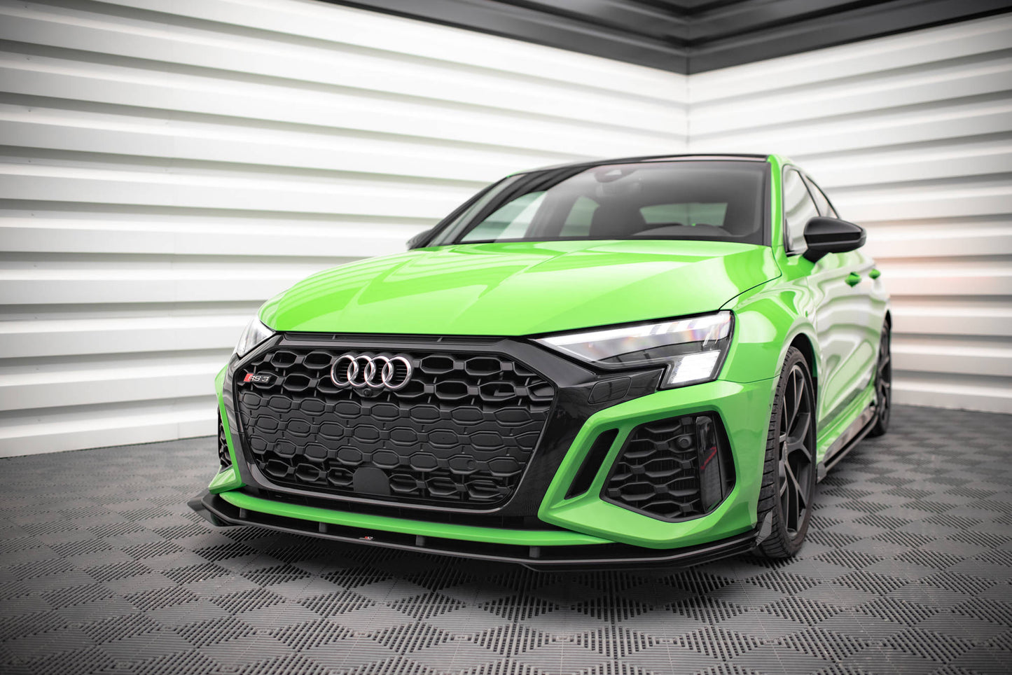 Maxton Street Pro Front Ansatz für +Flaps für V.1 + Flaps Audi RS3 8Y schwarz Hochglanz