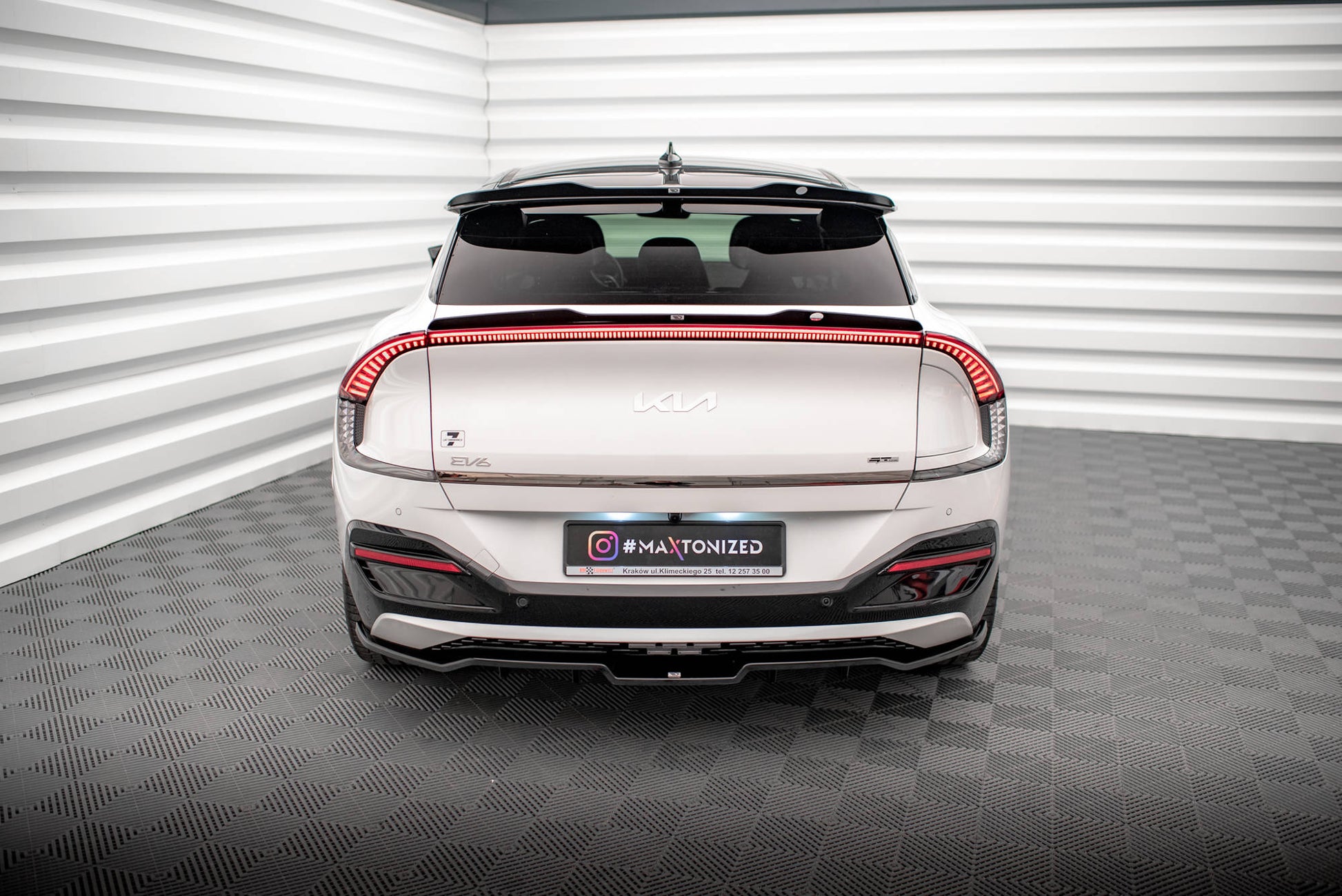 Maxton Niedriger Spoiler CAP für Kia EV6 GT-Line Mk1 schwarz Hochglanz
