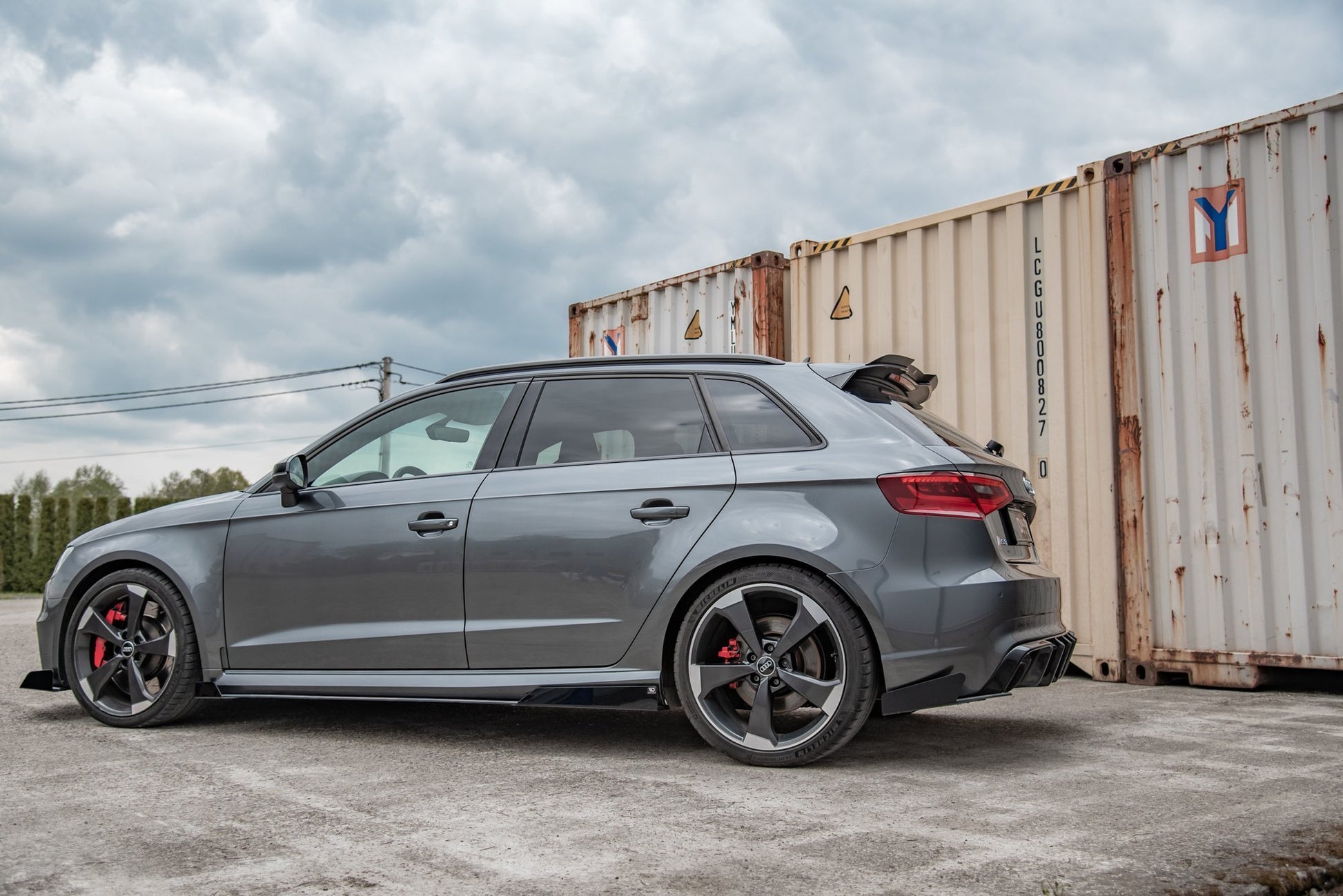Maxton Robuste Racing Heck Ansatz Flaps Diffusor +Flaps für Audi RS3 8V Sportback schwarz Hochglanz