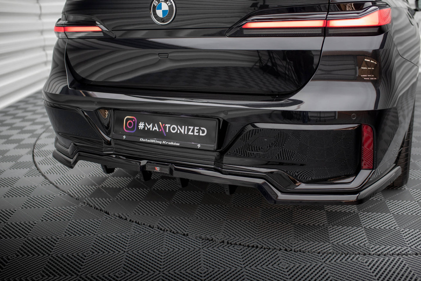 Maxton Mittlerer Diffusor Heck Ansatz DTM Look für BMW 7 M-Paket G70 schwarz Hochglanz