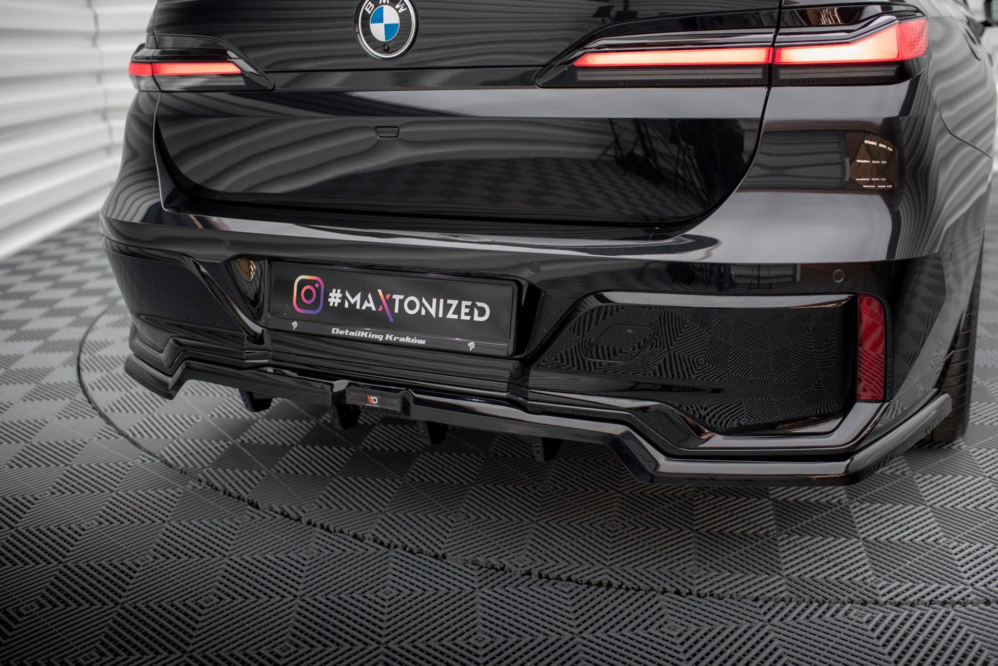 Maxton Mittlerer Diffusor Heck Ansatz DTM Look für BMW 7 M-Paket G70 schwarz Hochglanz