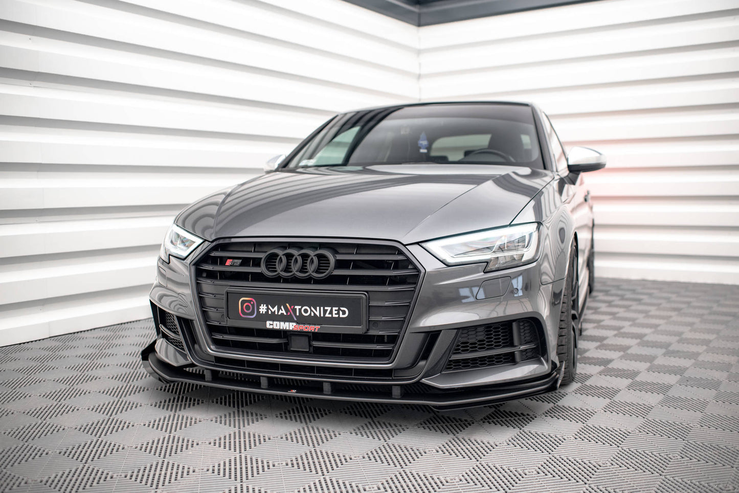 Maxton Street Pro Front Ansatz für +Flaps für V.1 + Flaps Audi S3 / A3 S-Line Sportback 8V Facelift schwarz Hochglanz