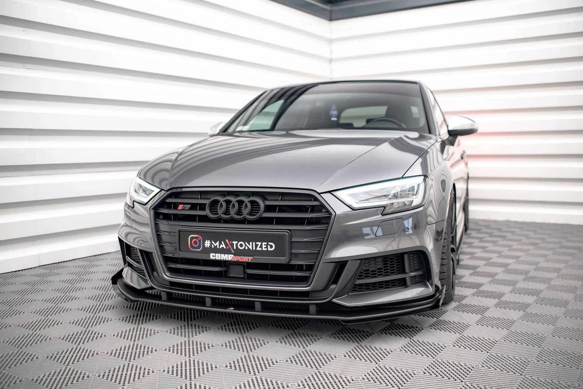 Maxton Street Pro Front Ansatz für +Flaps für V.1 + Flaps Audi S3 / A3 S-Line Sportback 8V Facelift schwarz Hochglanz