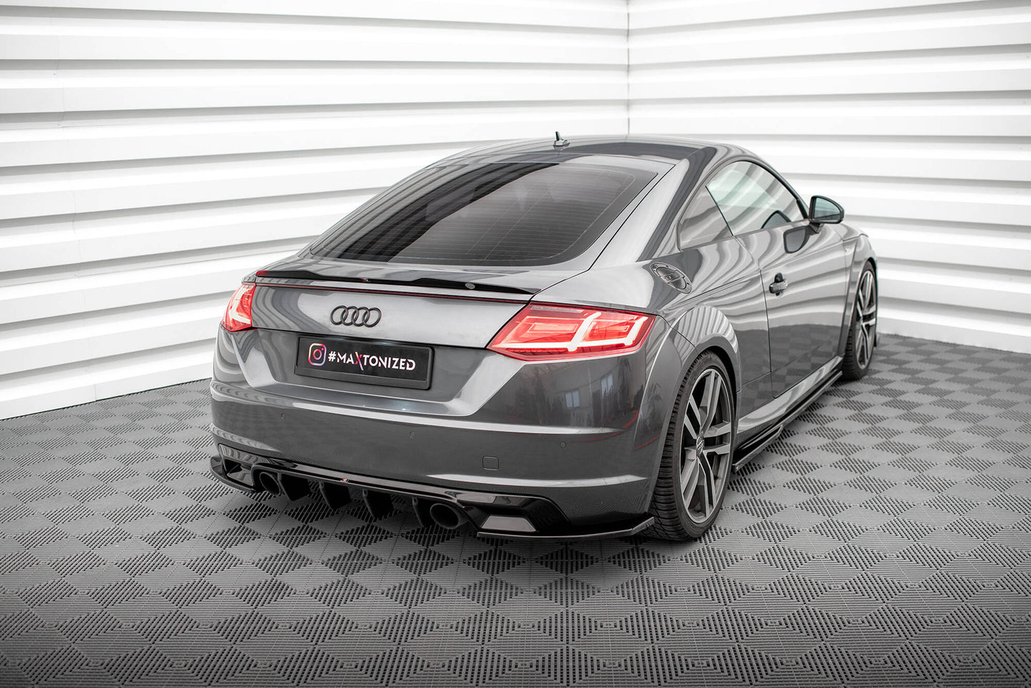Maxton Heck Ansatz Flaps Diffusor V.2 für Audi TT S-Line 8S schwarz Hochglanz