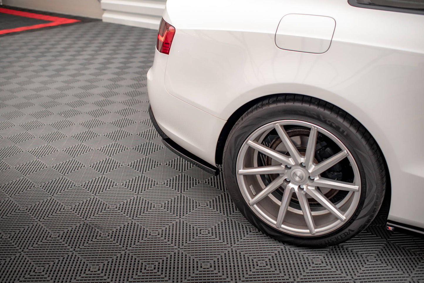 Maxton Heck Ansatz Flaps Diffusor für Audi A5 Coupe 8T Facelift schwarz Hochglanz