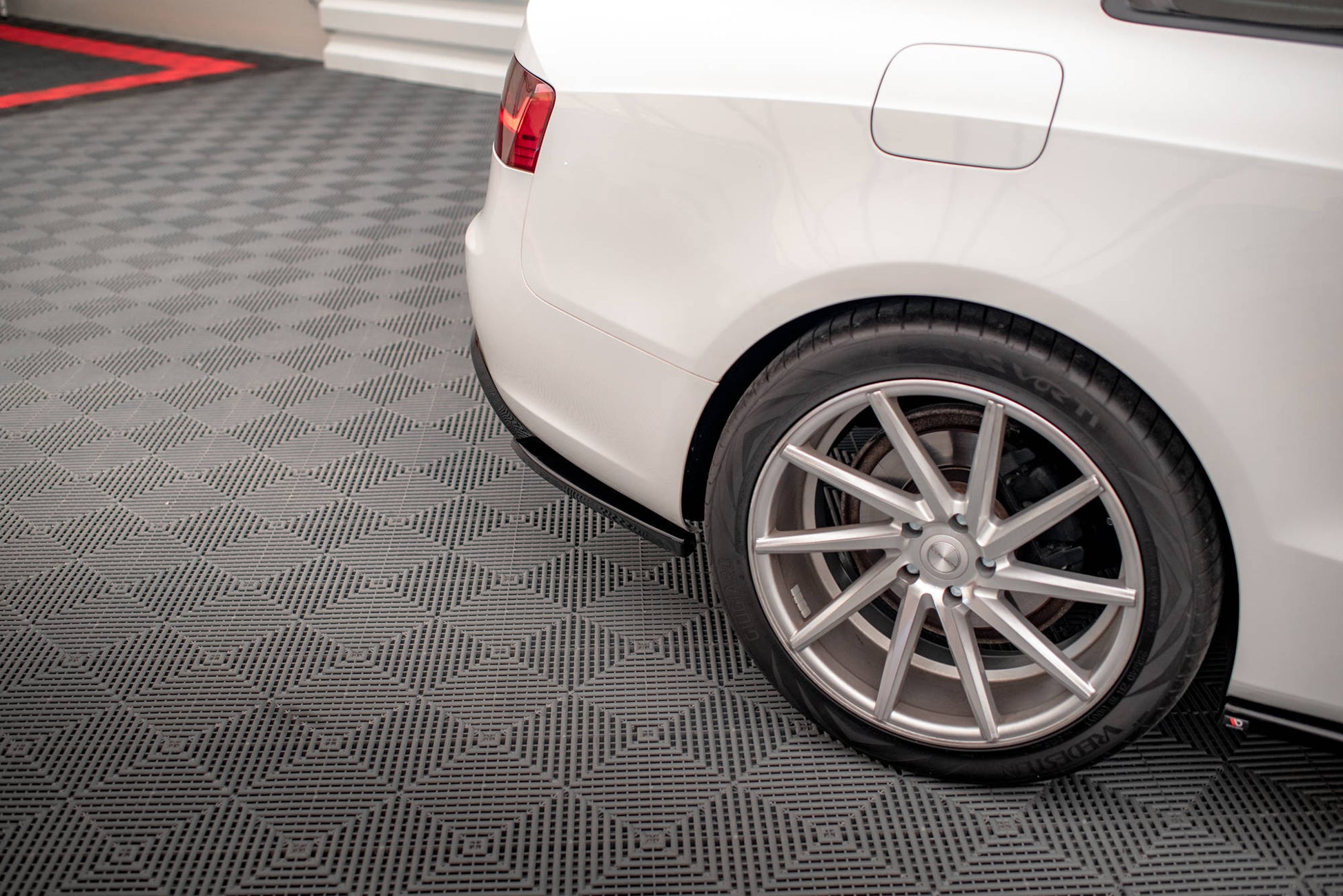 Maxton Heck Ansatz Flaps Diffusor für Audi A5 Coupe 8T Facelift schwarz Hochglanz