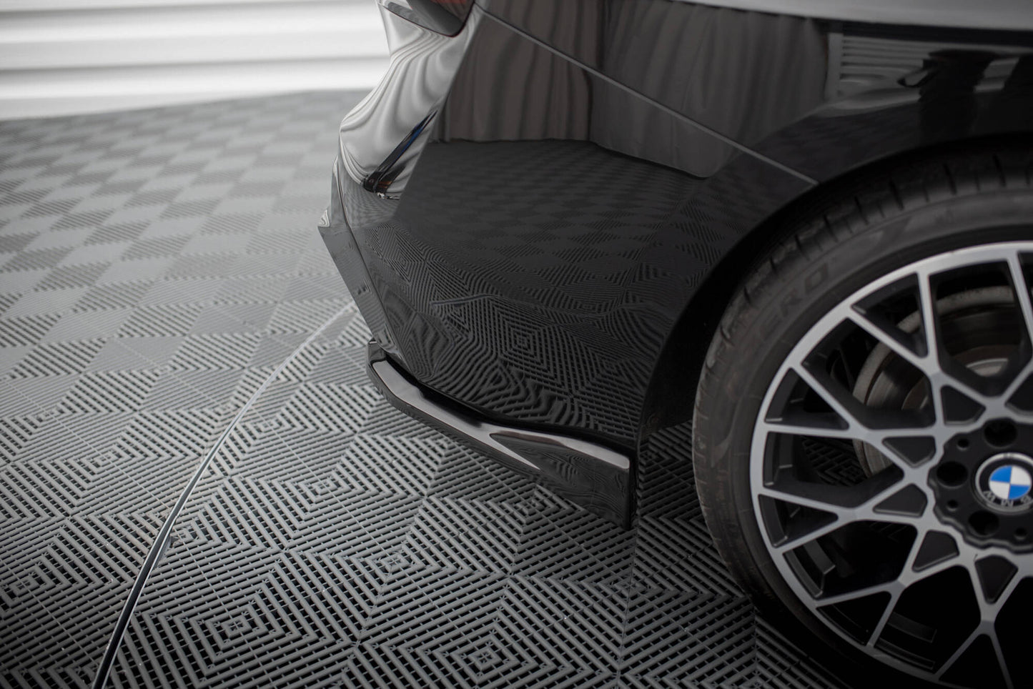 Maxton Heck Ansatz Flaps Diffusor V.4 für BMW 2 G42 schwarz Hochglanz