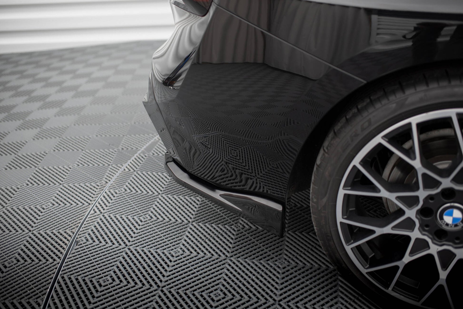 Maxton Heck Ansatz Flaps Diffusor V.4 für BMW 2 G42 schwarz Hochglanz