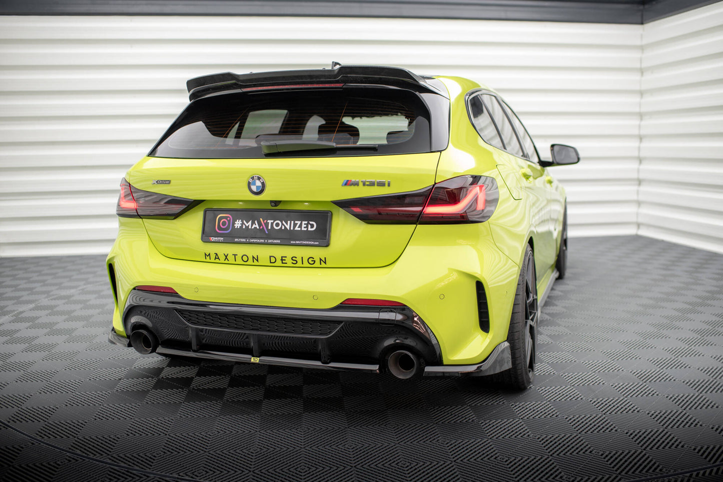 Maxton Heck Ansatz Flaps Diffusor V.1 für2 BMW 1er M-Paket / M135i F40 schwarz Hochglanz