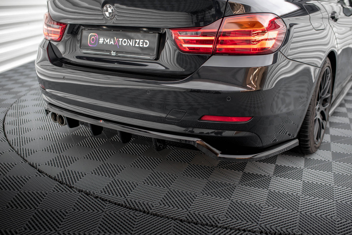 Maxton Mittlerer Diffusor Heck Ansatz DTM Look für BMW 4er Gran Coupe F36  schwarz Hochglanz