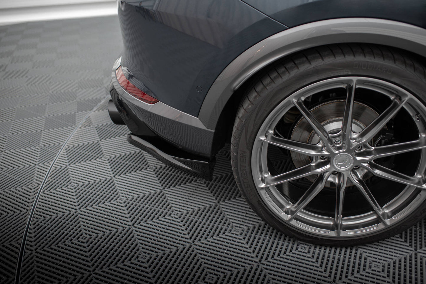 Maxton Heck Ansatz Flaps Diffusor V.4 für Cupra Formentor Mk1 schwarz Hochglanz