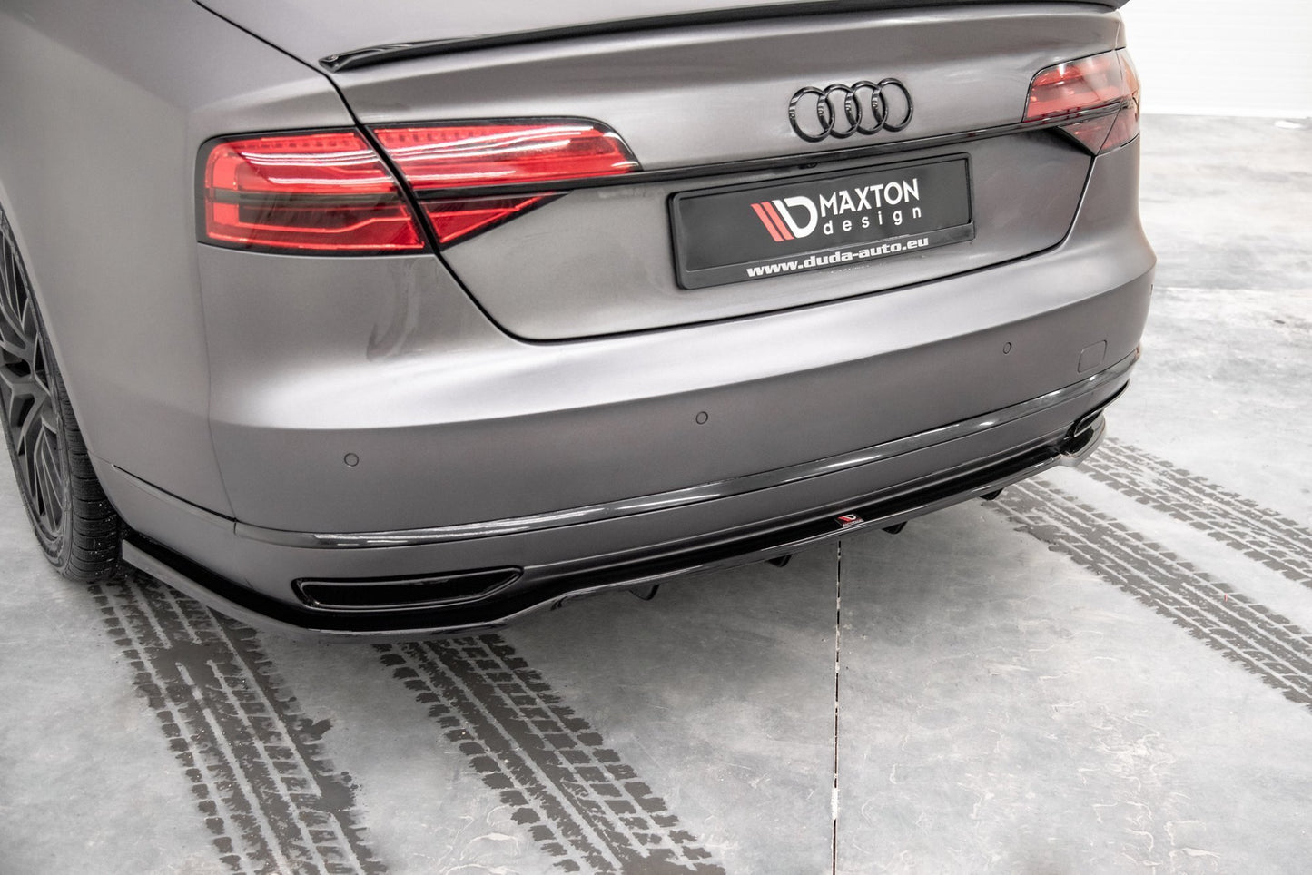 Maxton Mittlerer Diffusor Heck Ansatz DTM Look für Audi A8 D4 Facelift schwarz Hochglanz