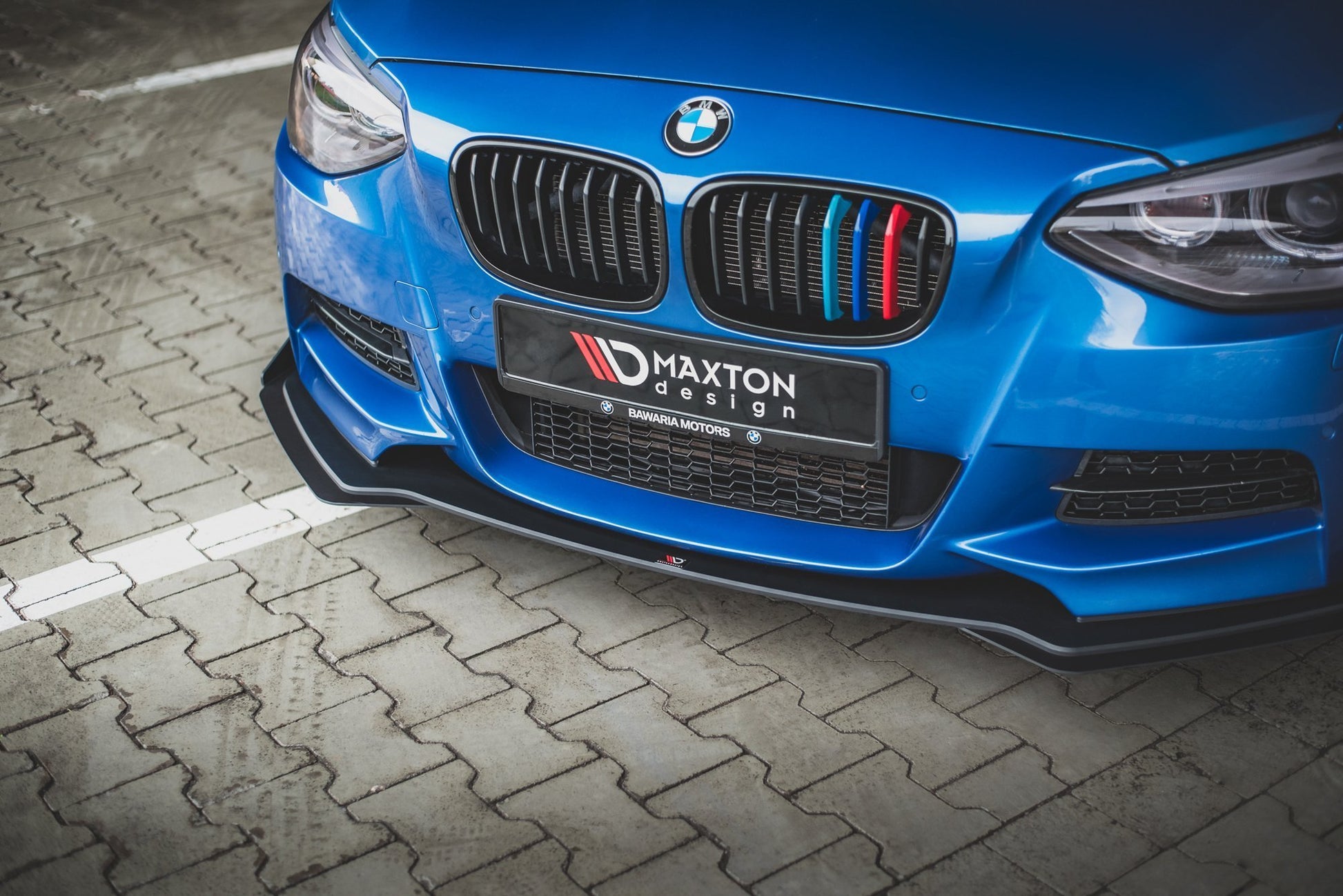 Maxton Robuste Racing Front Ansatz für passend +Flaps für BMW M135i F20 schwarz Hochglanz