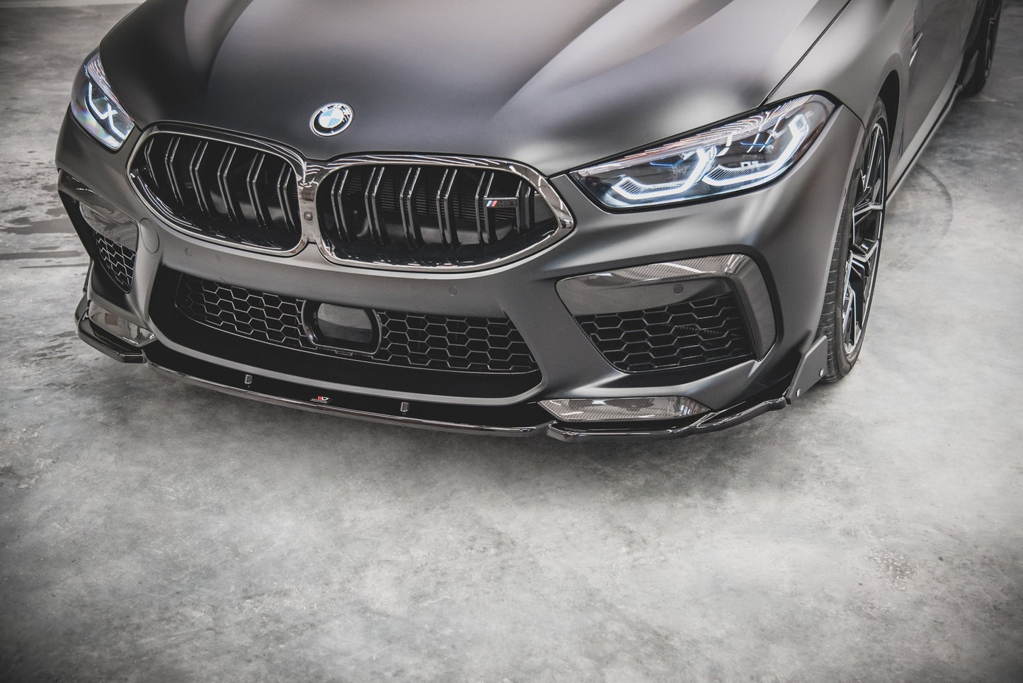 Maxton Front Ansatz V.1 +Flaps für BMW M8  Gran Coupe F93 / Coupe F92