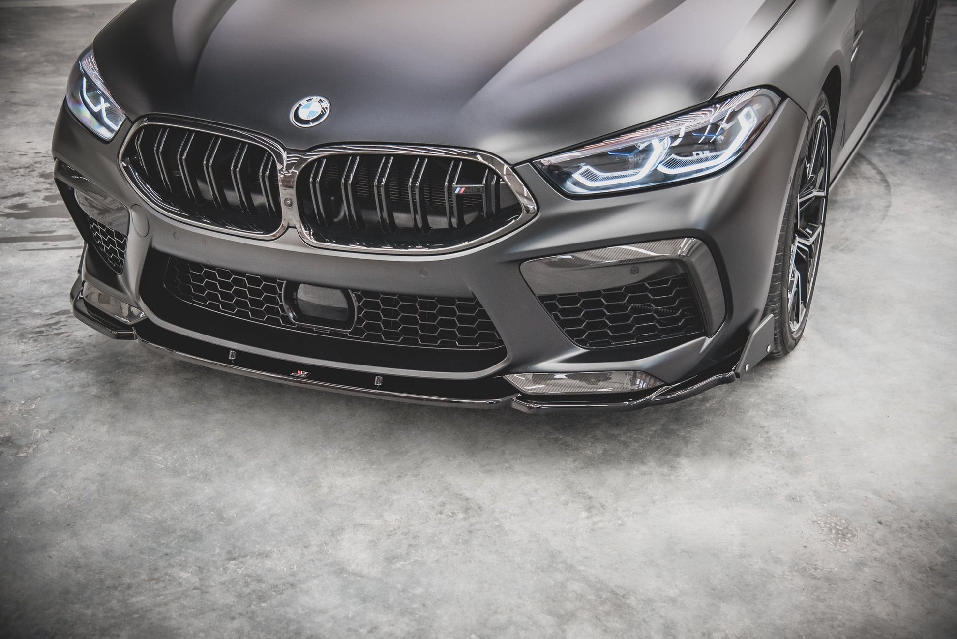 Maxton Front Ansatz V.1 +Flaps für BMW M8  Gran Coupe F93 / Coupe F92