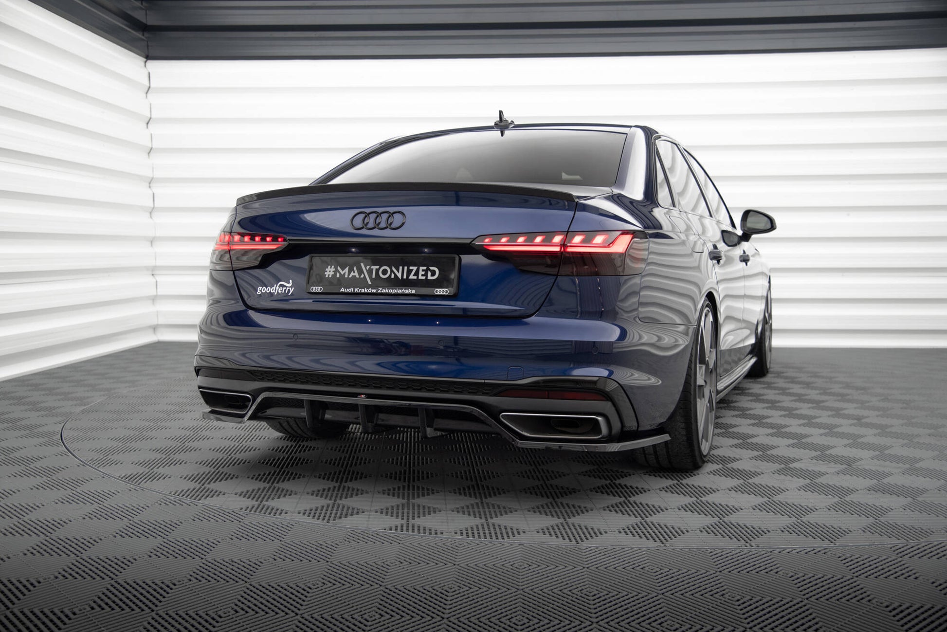 Maxton Mittlerer Diffusor Heck Ansatz DTM Look für V.2 Audi A4 S-Line B9 Facelift schwarz Hochglanz