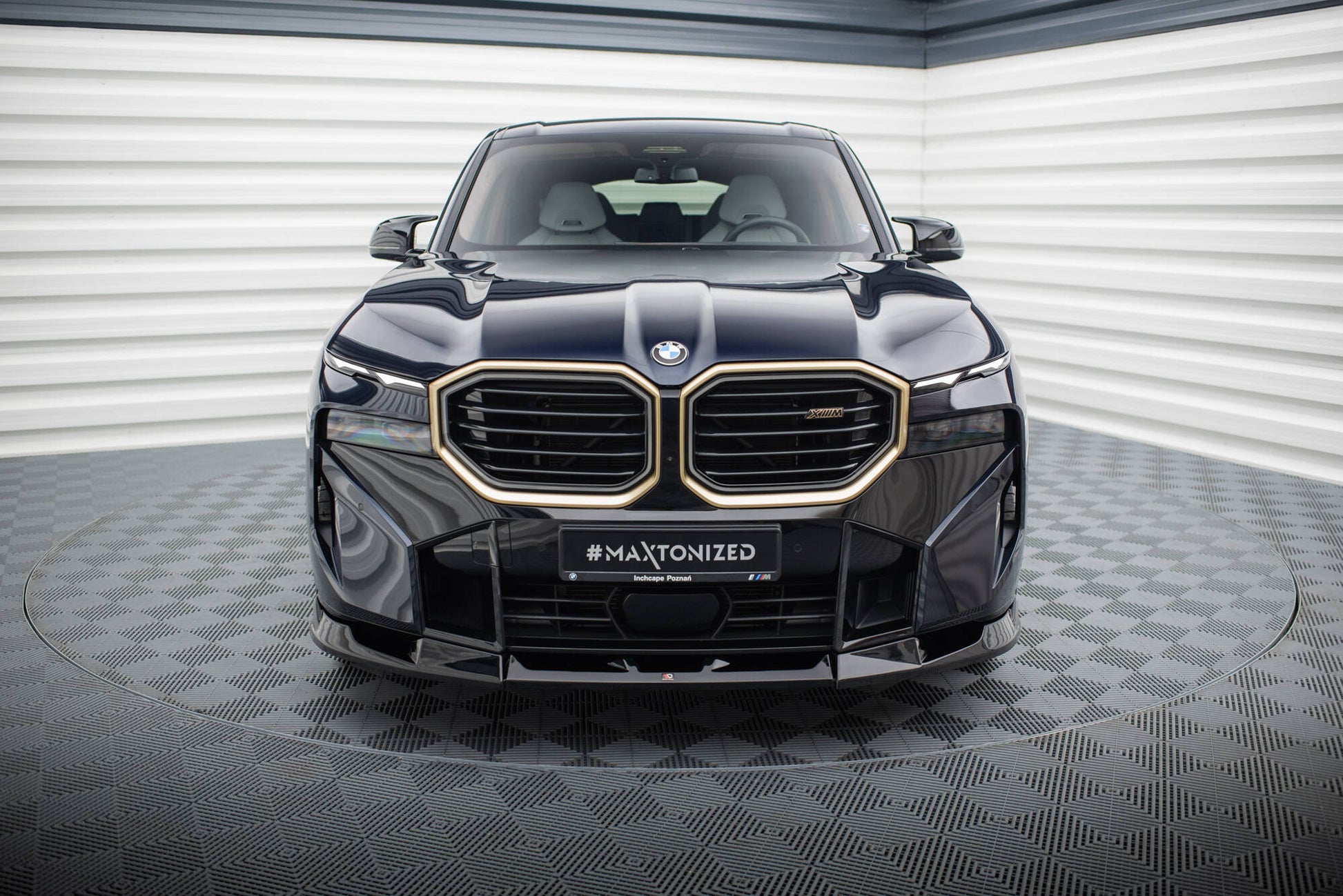 Maxton Front Ansatz V.2 für BMW XM G09 schwarz Hochglanz