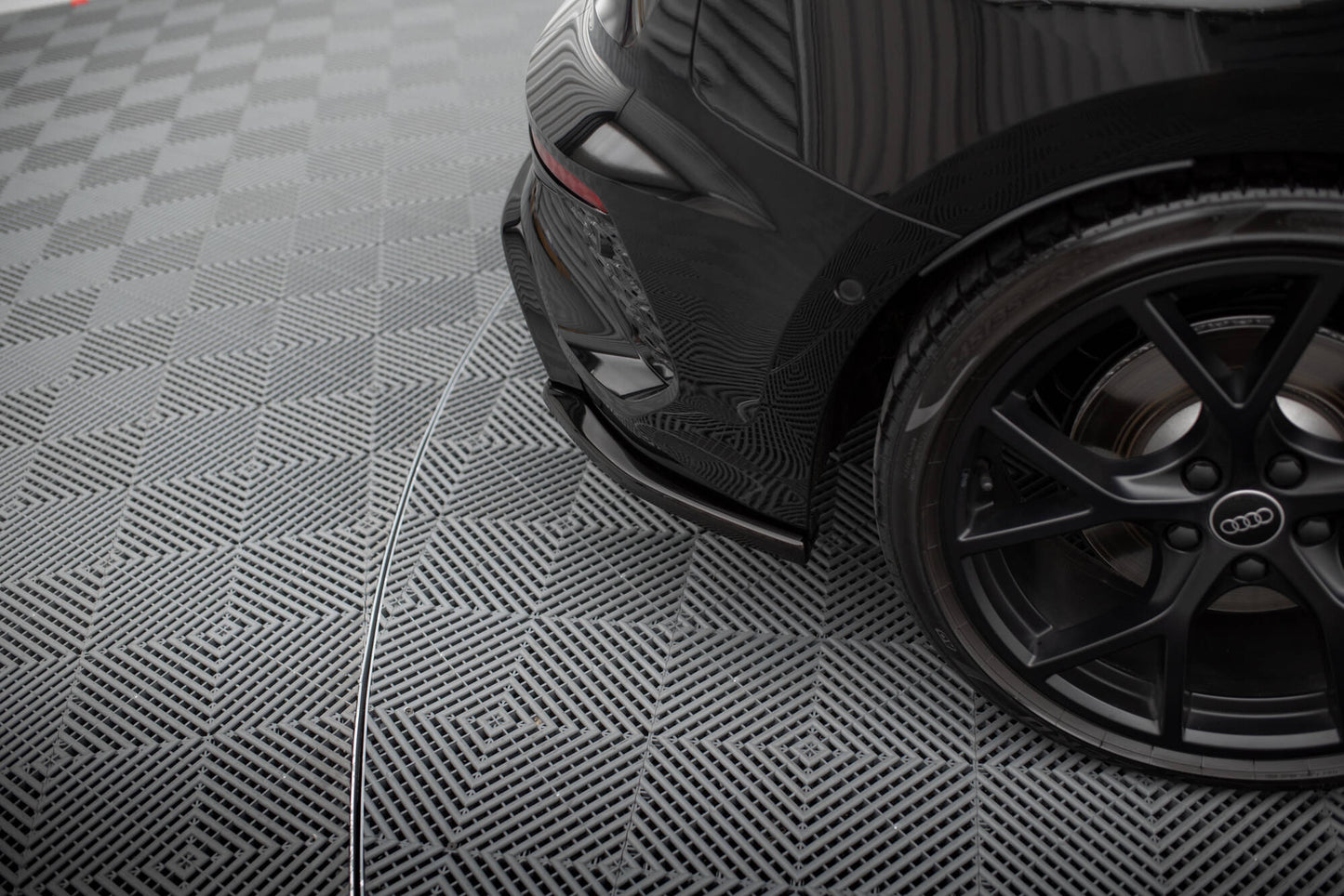 Maxton Heck Ansatz Flaps Diffusor V.2 für Audi RS3 Sportback 8Y schwarz Hochglanz