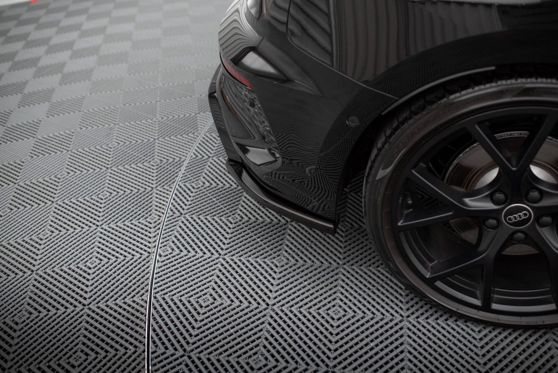 Maxton Heck Ansatz Flaps Diffusor V.2 für Audi RS3 Sportback 8Y schwarz Hochglanz