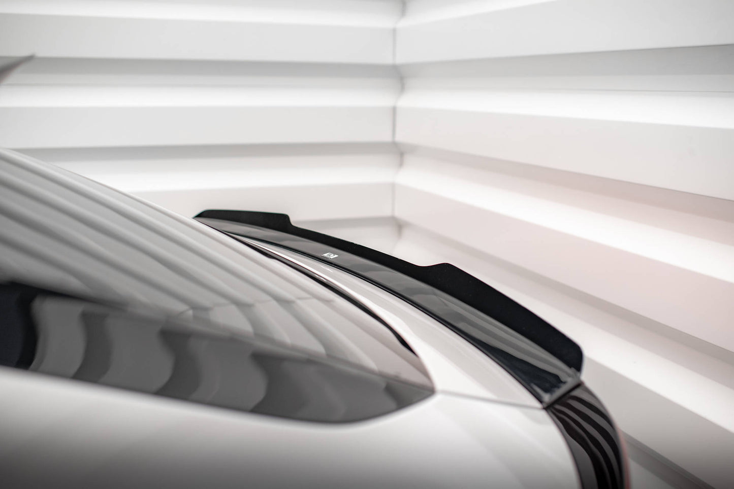 Maxton Niedriger Spoiler CAP für Kia EV6 GT-Line Mk1 schwarz Hochglanz