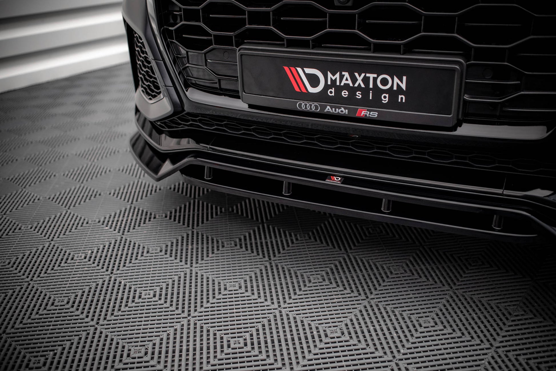 Maxton Front Ansatz V.3 für Audi RSQ8 Mk1 schwarz Hochglanz