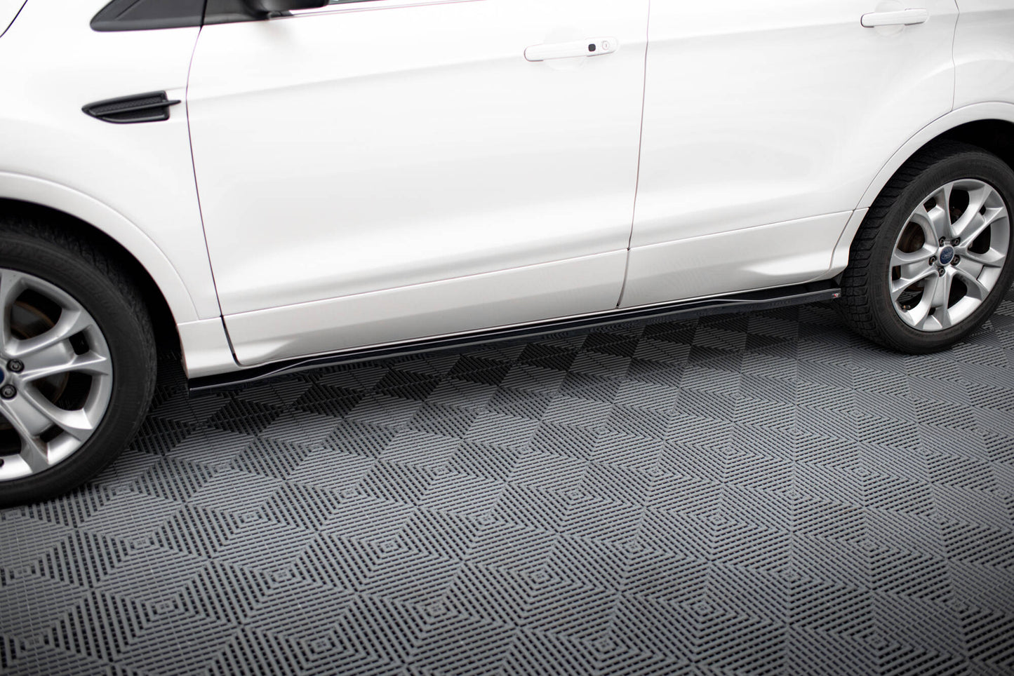 Maxton Seitenschweller Ansatz für Ford Kuga ST-Line Mk2 schwarz Hochglanz