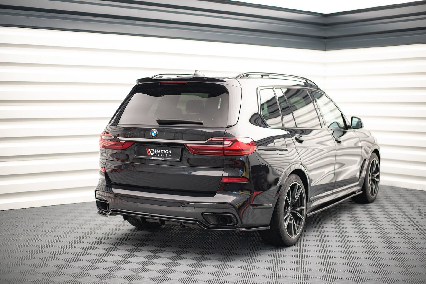 Maxton Mittlerer Diffusor Heck Ansatz DTM Look für BMW X7 M G07 schwarz Hochglanz