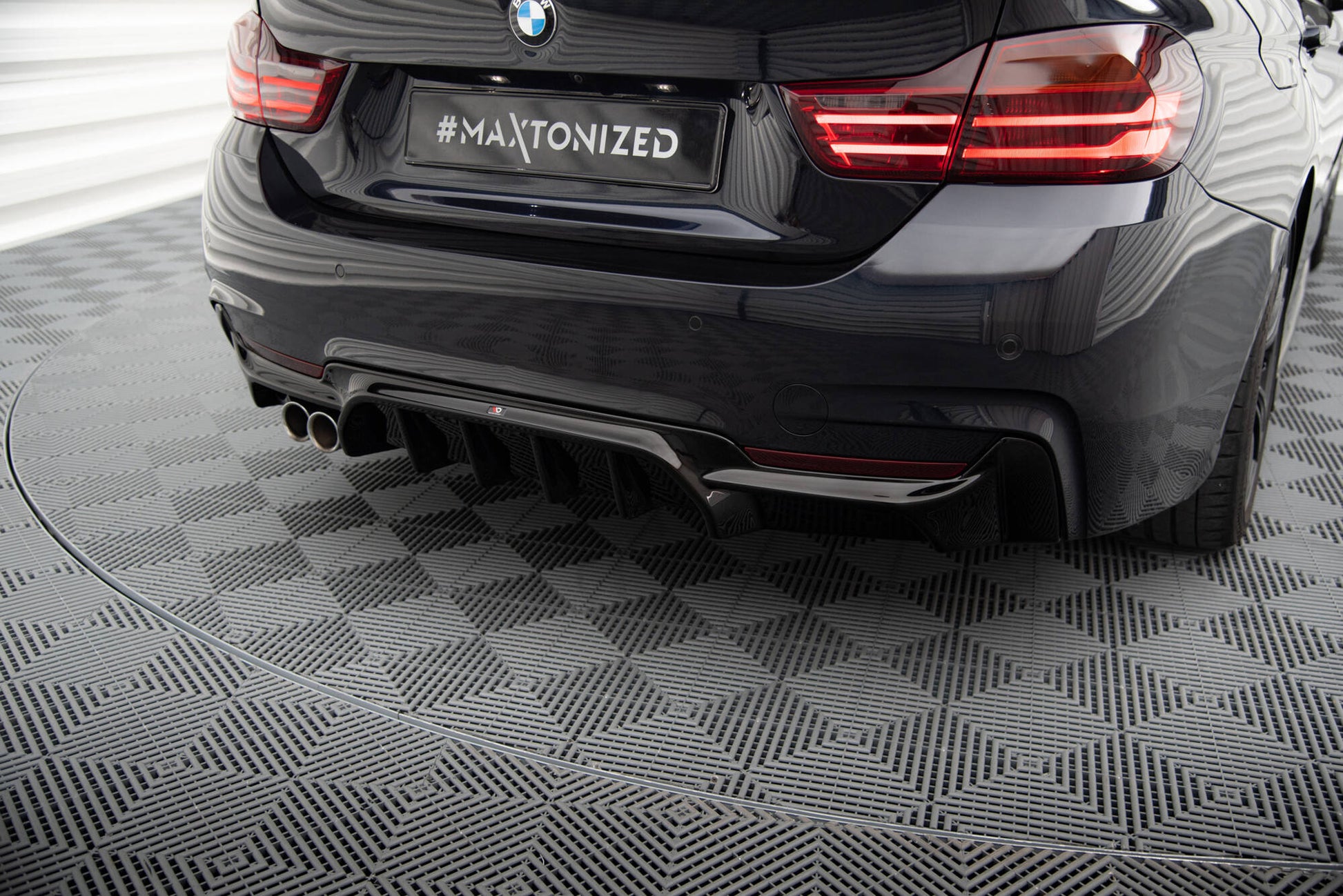 Maxton Diffusor Heck Ansatz für BMW 4er Coupe / Gran Coupe / Cabrio M-Paket F32 / F36 / F33 (Version mit einseitigem Auspuff)
