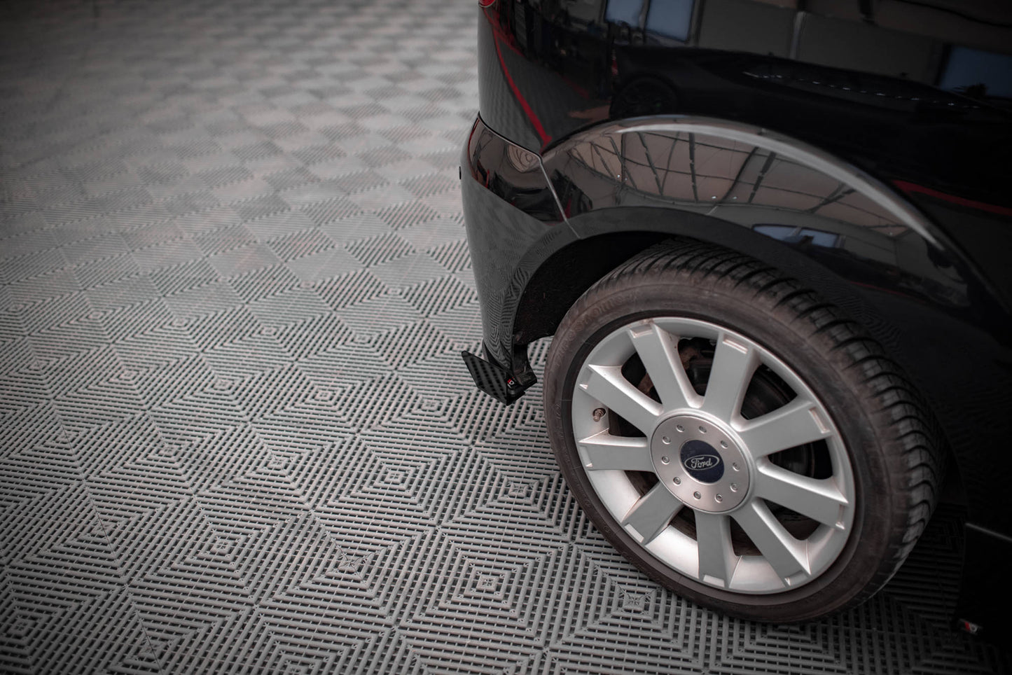 Maxton Hintere Seiten Flaps für Ford Fiesta ST Mk6 schwarz Hochglanz