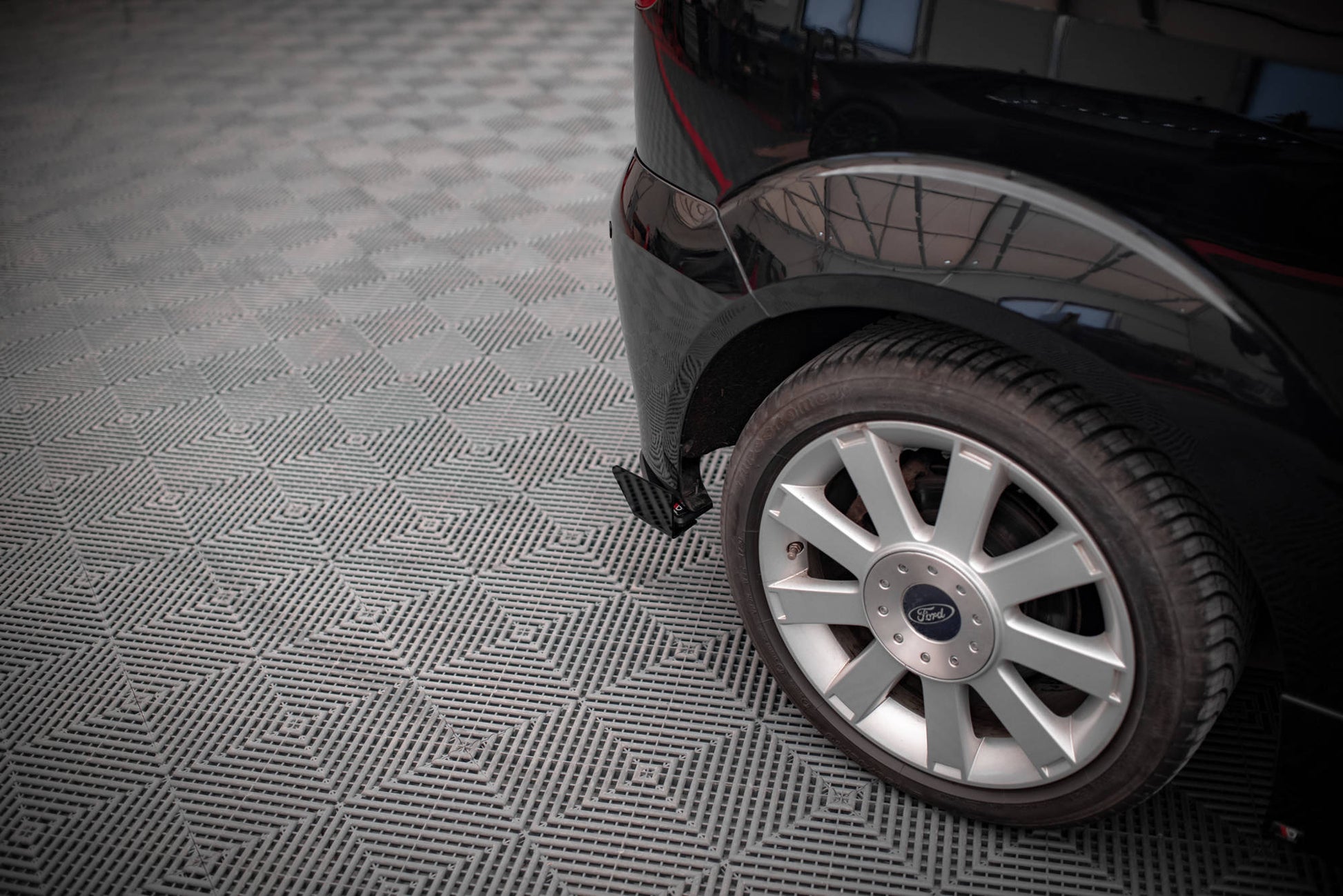Maxton Hintere Seiten Flaps für Ford Fiesta ST Mk6 schwarz Hochglanz