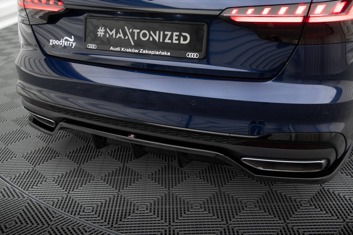 Maxton Mittlerer Diffusor Heck Ansatz DTM Look für V.2 Audi A4 S-Line B9 Facelift schwarz Hochglanz