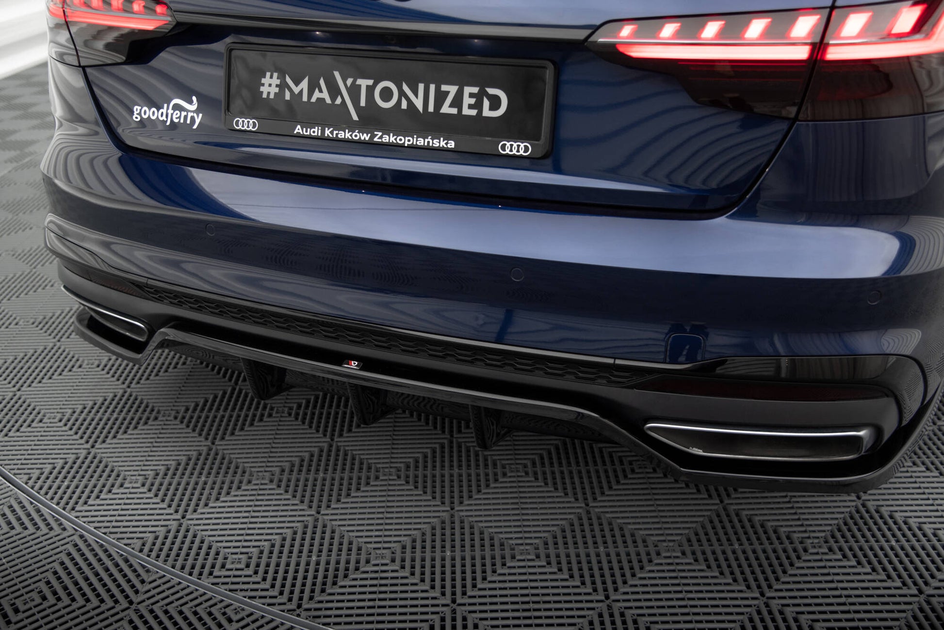 Maxton Mittlerer Diffusor Heck Ansatz DTM Look für V.2 Audi A4 S-Line B9 Facelift schwarz Hochglanz