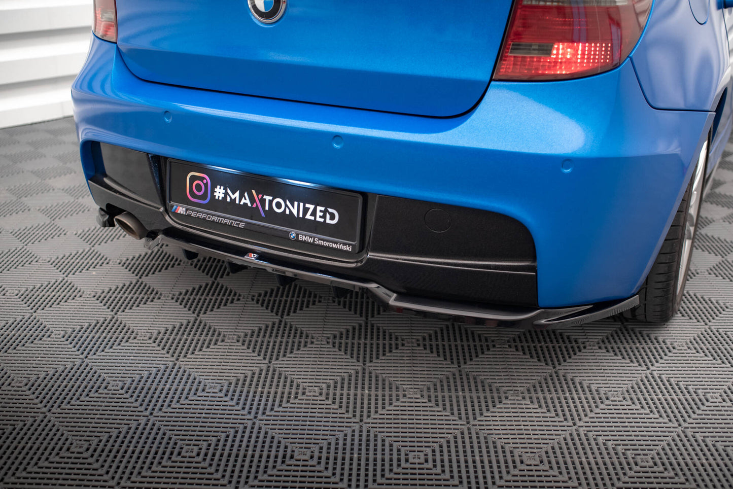Maxton Mittlerer Diffusor Heck Ansatz DTM Look für BMW 1er M-Paket E87 Facelift schwarz Hochglanz