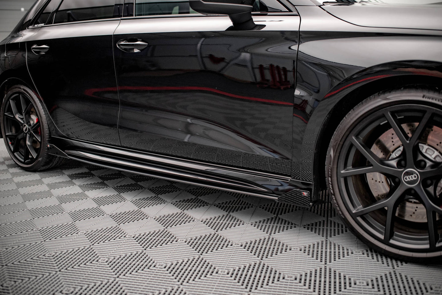 Maxton Street Pro Seitenschweller Ansatz für + Flaps Audi RS3 Sportback 8Y schwarz Hochglanz