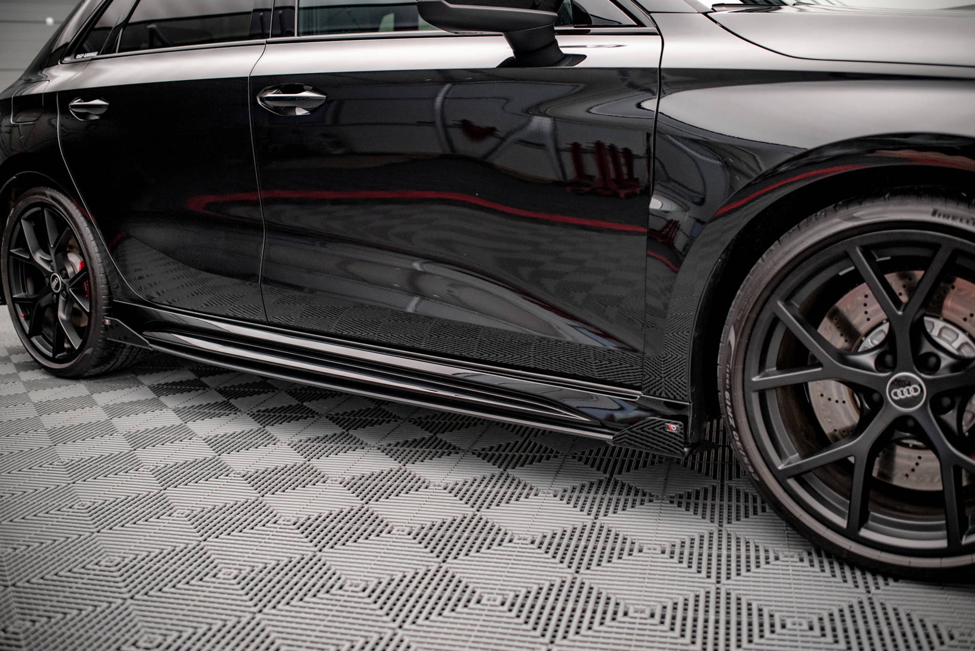 Maxton Street Pro Seitenschweller Ansatz für + Flaps Audi RS3 Sportback 8Y schwarz Hochglanz