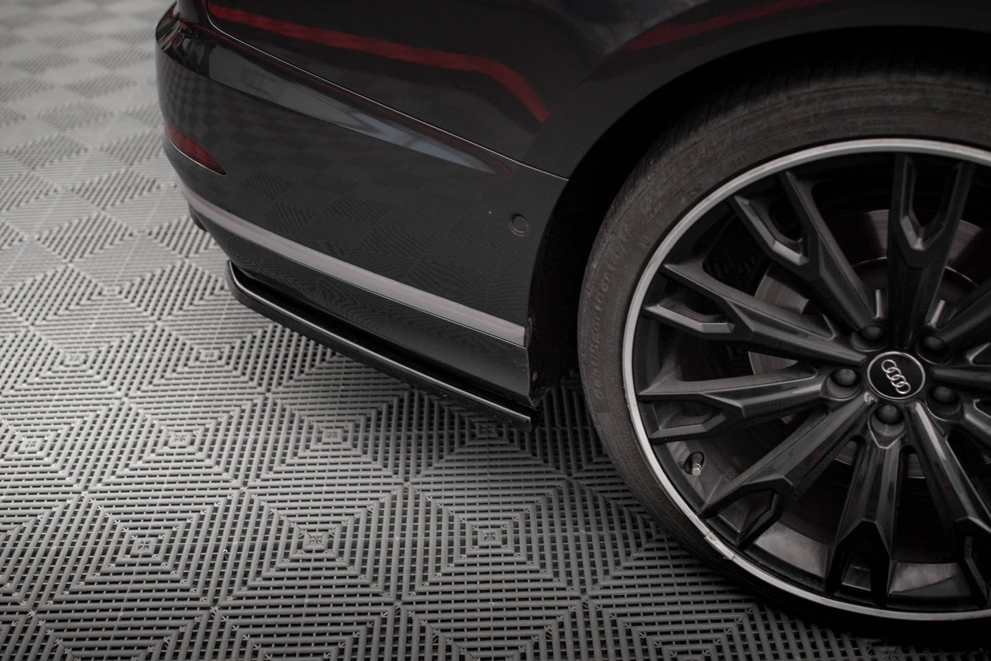 Maxton Heck Ansatz Flaps Diffusor für Audi S8 D5 schwarz Hochglanz