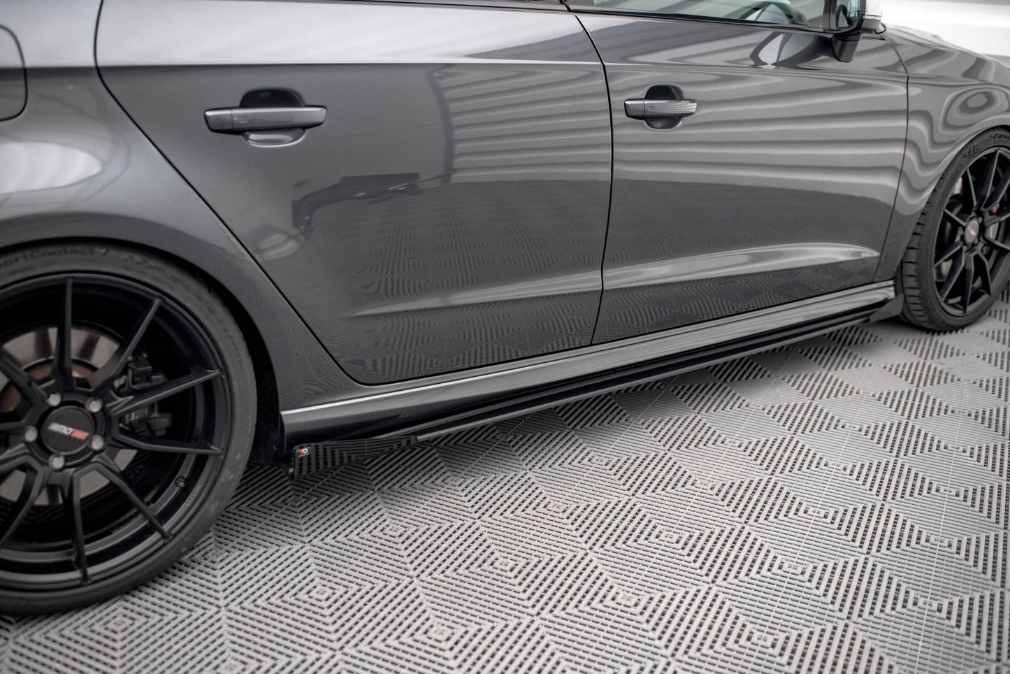 Maxton Street Pro Seitenschweller Ansatz für + Flaps Audi S3 / A3 S-Line Sportback 8V Facelift schwarz Hochglanz